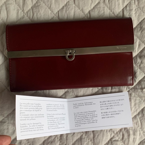 Authentic Salvatore Ferragamo - Picture 2 of 11